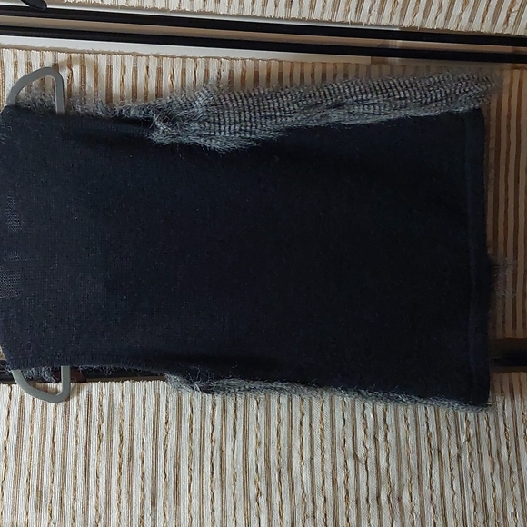 Totally Fun Faux Fur vest - Picture 3 of 3